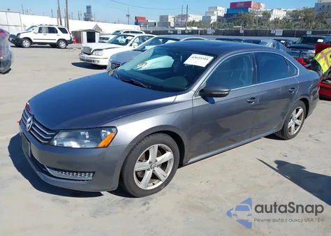 2012 Volkswagen Passat 2.5L Se z USA, uszkodzony, nr VIN 1VWBP7A31CC063601